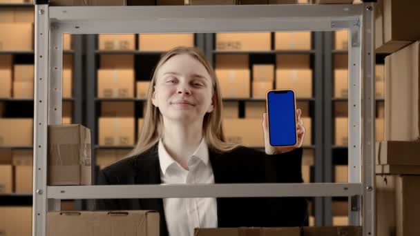 Affärslager Och Logistikkoncept Porträtt Honan Förrådet Lagerhållare Manager Formella Nära — Stockvideo