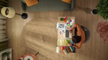 Üst tabaka, kendi ofisinde çalışan bir adamı yakalıyor. Genç tasarımcı projesindeki tekstil renk örneklerini karşılaştırıyor ve bilgisayarına veri yerleştiriyor. Uzak iş, modern yaşam tarzı