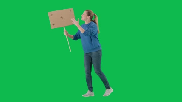 Attivista Donna Che Cammina Sullo Schermo Verde Urlando Slogan Protesta — Video Stock