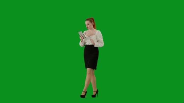 Moderne Forretningskvinde Portræt Attraktiv Kontorpige Kroma Nøgle Grøn Skærm Kvinde – Stock-video