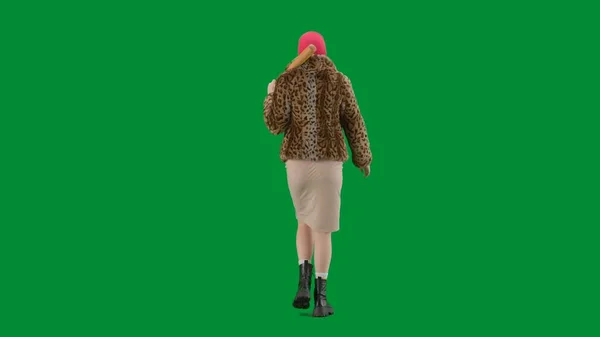 Femme Cagoule Rose Manteau Fourrure Tigre Robe Soirée Marchant Avec — Photo
