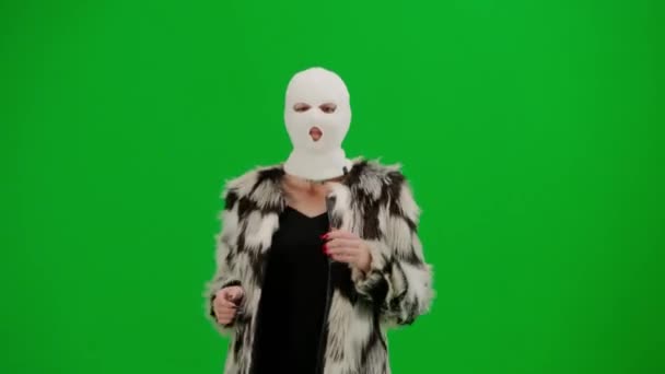 Woman White Balaclava Coat Evening Dress Running Freak Woman Green — Stock Video