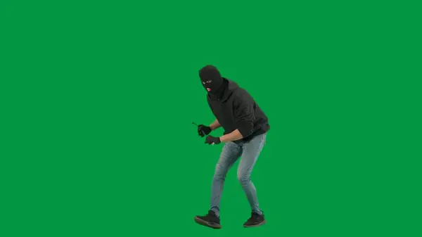 Rabunek Koncepcja Kryminalna Portret Złodzieja Tle Zielonego Ekranu Człowiek Rabuś — Zdjęcie stockowe