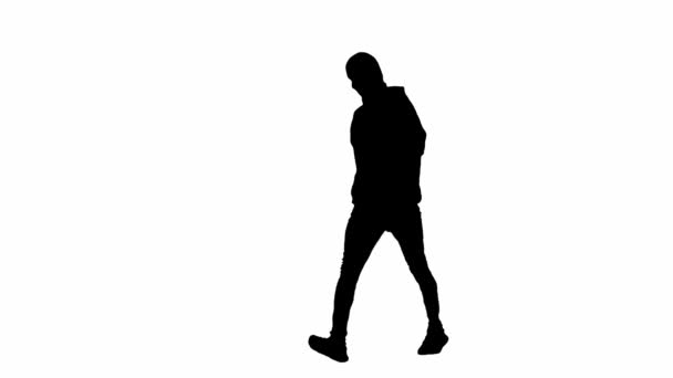独立的白色背景上的小偷的黑色轮廓 穿着帽衫和巴拉克拉瓦走路的男性抢劫犯 准备犯罪 转半圈 — 图库视频影像