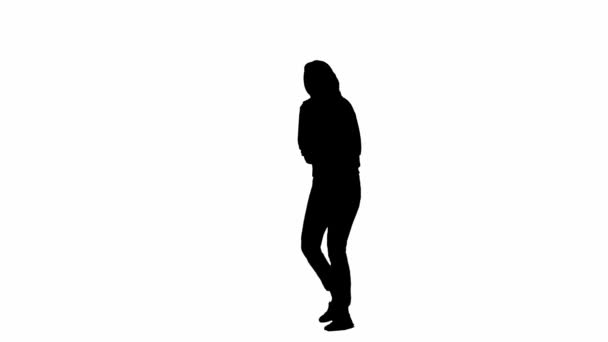 白い隔離された背景に女性の黒いシルエット 若い女の子が歩き回り 怖がりを見回して より速く危険から逃げる ハーフターン — ストック動画