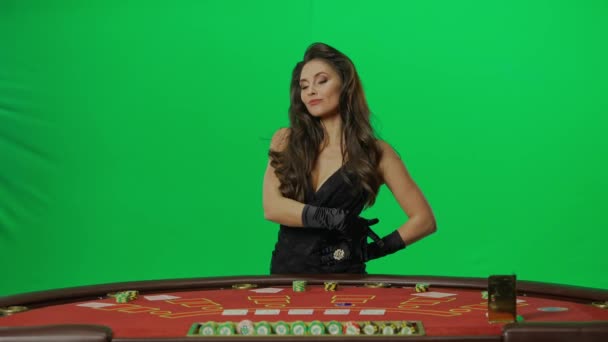 Kasino Och Spel Kreativ Reklam Koncept Porträtt Kvinna Kromnyckel Grön — Stockvideo