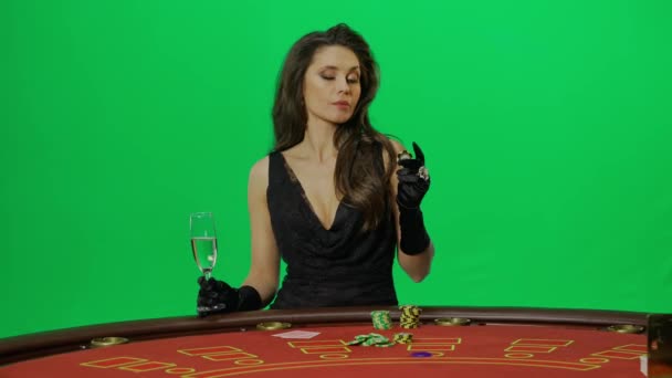 Kasino Och Spel Kreativ Reklam Koncept Porträtt Elegant Kvinna Kromnyckel — Stockvideo