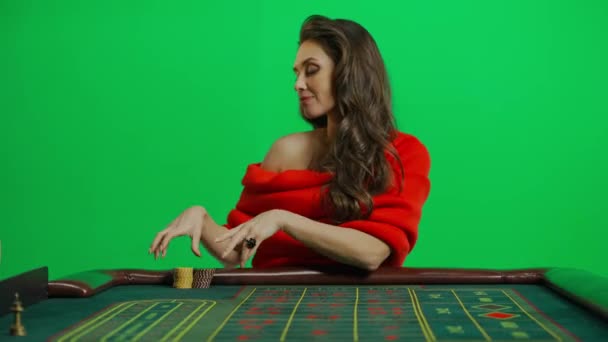 Kasino Hazard Kreativní Reklamní Koncept Portrét Atraktivní Ženy Zelené Obrazovce — Stock video