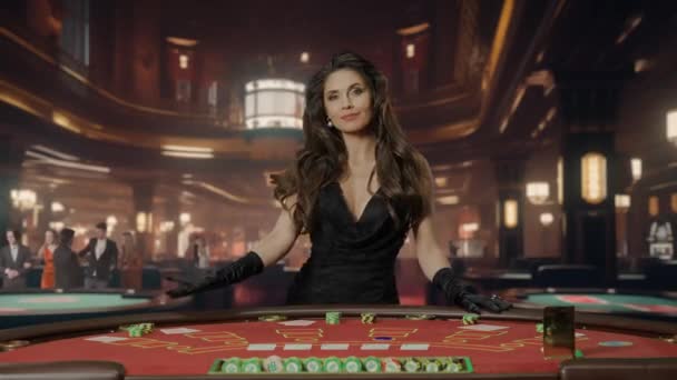 Donna Attraente Abito Nero Tavolo Poker Gioco Del Blackjack Nel — Video Stock