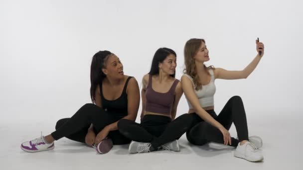 Naturlig Skønhed Mangfoldighed Reklame Koncept Portræt Unge Multietniske Modeller Isoleret – Stock-video