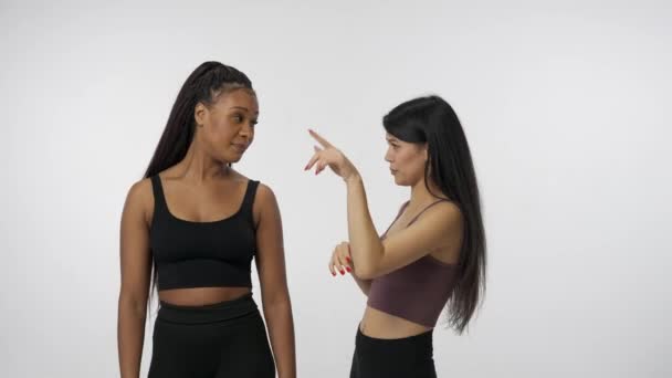 Konsep Keindahan Alam Dan Keragaman Iklan Potret Model Multietnis Muda — Stok Video