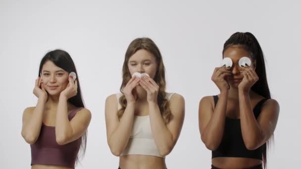 Přírodní Krása Rozmanitost Reklamní Koncept Portrét Multietnických Modelů Izolovaných Bílém — Stock video