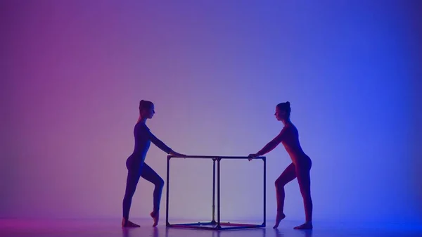 Modern Choreography Acrobatics Creative Advertisement Concept Silhouette Two Female Acrobats — Stock Photo, Image