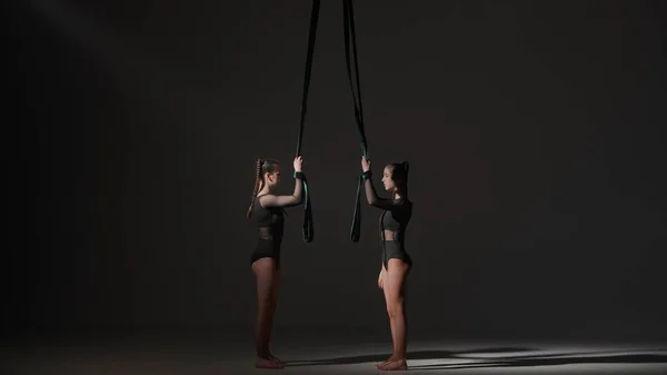 Modern Choreography Acrobatics Creative Advertisement Concept Portrait Two Female Acrobats — Stock Photo, Image