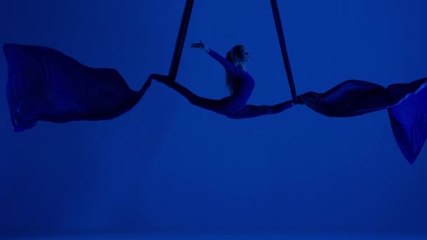 Modern Choreography Acrobatics Creative Advertisement Concept Silhouette Female Artist Isolated — Stock Video
