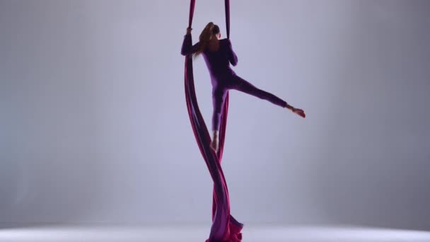Modern Choreography Acrobatics Creative Advertisement Concept Portrait Female Acrobat Isolated — Stock Video