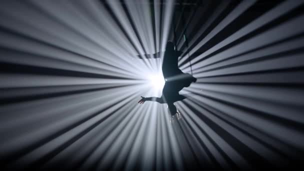 Nowoczesna Choreografia Koncepcja Kreatywnej Reklamy Akrobatycznej Sylwetka Samicy Odizolowana Czarnym — Wideo stockowe
