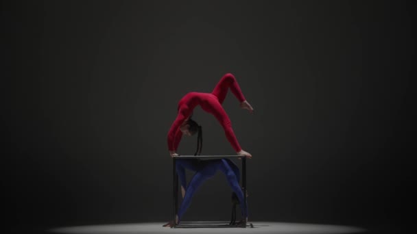 Moderne Choreografie Acrobatiek Creatieve Reclame Concept Portret Van Twee Vrouwelijke — Stockvideo