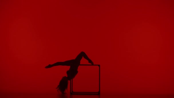 Koreografi Modern Dan Akrobat Konsep Iklan Kreatif Siluet Akrobat Wanita — Stok Video