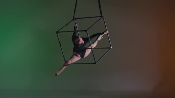 Coreografia Moderna Acrobazia Concetto Pubblicità Creativa Ritratto Acrobata Femminile Sfondo — Video Stock