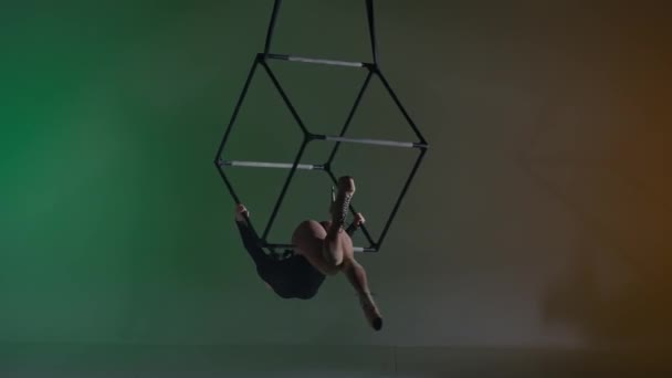 Modern Koreográfia Akrobatika Kreatív Reklám Koncepció Női Akrobata Portré Színes — Stock videók