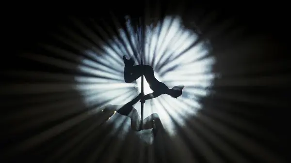 Modern Koreografi Akrobasi Yaratıcı Reklam Konsepti Kadın Jimnastikçi Sahne Işıkları — Stok fotoğraf