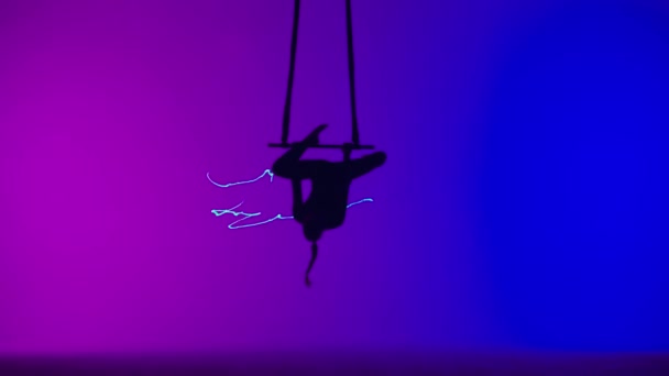 Moderní Choreografie Akrobacie Kreativní Reklamní Koncept Žena Gymnastka Izolované Růžové — Stock video