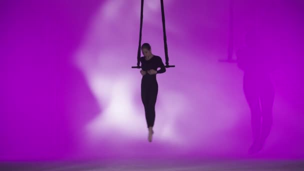Сучасна Хореографія Акробатика Концепція Креативної Реклами Жінка Гімнастка Ізольована Рожевому — стокове відео