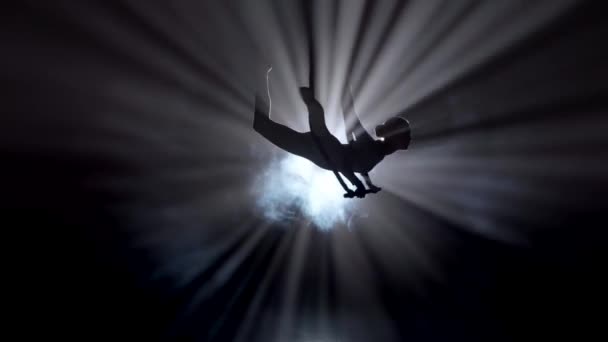 Moderne Choreografie Acrobatiek Creatieve Reclame Concept Vrouwelijke Turnster Geïsoleerd Zwarte — Stockvideo