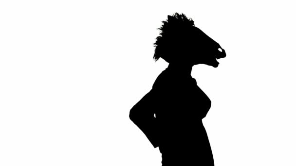 Silhouette Noire Homme Costume Affaires Avec Masque Tête Cheval Sur — Video