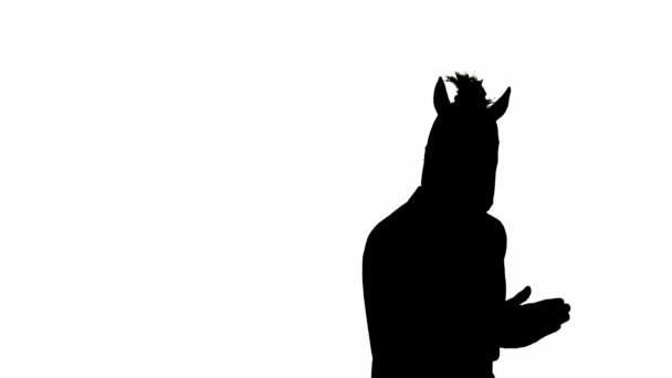 Schwarze Silhouette Eines Mannes Business Anzug Mit Pferdekopfmaske Auf Weißem — Stockvideo