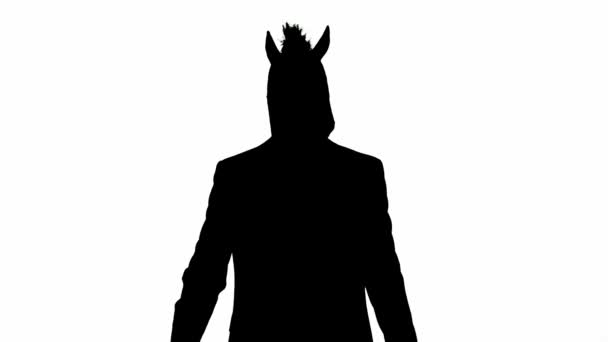 Černá Silueta Muže Obleku Koňskou Hlavou Maskou Bílém Izolovaném Pozadí — Stock video