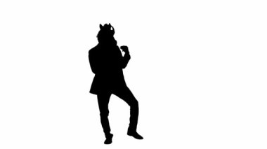Beyaz izole edilmiş stüdyo arka planında at başlı maskeli iş adamı silueti. İş adamı neşeyle dans ediyor. Sıkı ofis işi kavramı