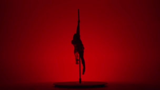 Stüdyoda Kırmızı Arka Planda Dans Eden Siyah Dansçı Silueti Yüksek — Stok video