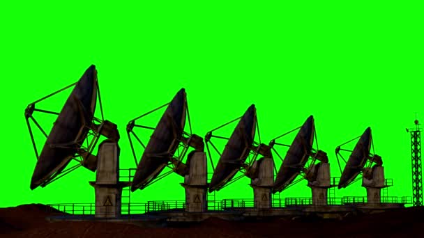 Radar Antenleri Yeşil Arka Planda Dağlarda Yerde Alandaki Birkaç Büyük — Stok video