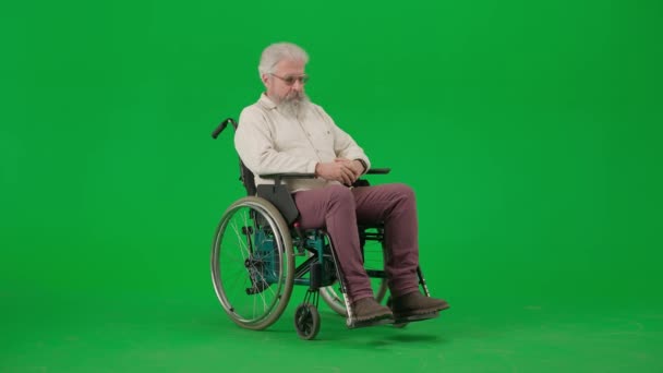 연금술사 배려와 창조적인 크로마 화면에 장애인의 초상화 시계를 휠체어에서 인상적인 — 비디오