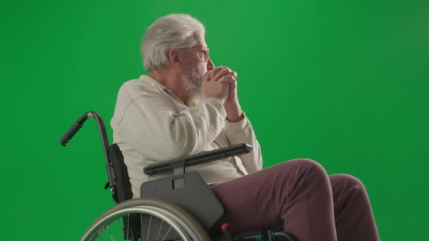 Nyugdíjas Gondozó Mindennapi Élet Kreatív Reklám Koncepció Egy Idős Férfi — Stock videók