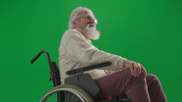 Emeryt Opiekuńczy Codzienne Życie Twórcza Koncepcja Reklamy Portret Starszego Niepełnosprawnego — Wideo stockowe