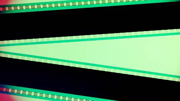 Dva Černé Pruhy Zeleném Pozadí Zblízka Snímek Kinofilmu Kopírovat Prostor — Stock fotografie