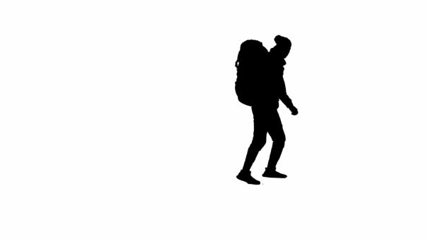 ハイキング中に携帯電話でセルフィーを取る男性の旅行者の黒いシルエット 男性の旅行者は白い隔離された背景に立っています 旅行のコンセプト アクティブな休息 ハイキング — ストック動画