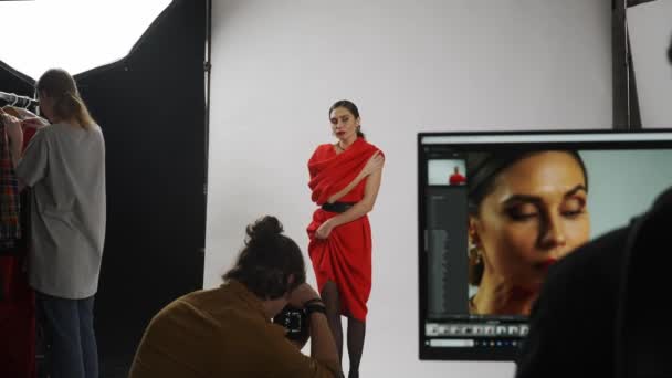 Photoshoot Teamwork Working Backstage Concept Model Production Team Studio Female — Stock Video