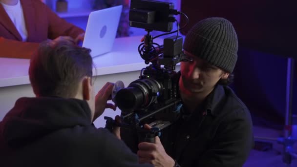 Enregistrement Production Vidéo Coulisses Assistant Aide Vidéaste Configurer Caméra Vidéaste — Video