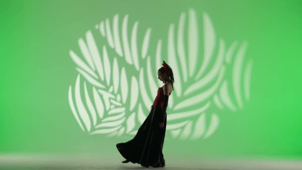 Moderní Choreografie Tanec Tanečnice Tančící Zeleném Pozadí Žena Flamenco Stylu — Stock video