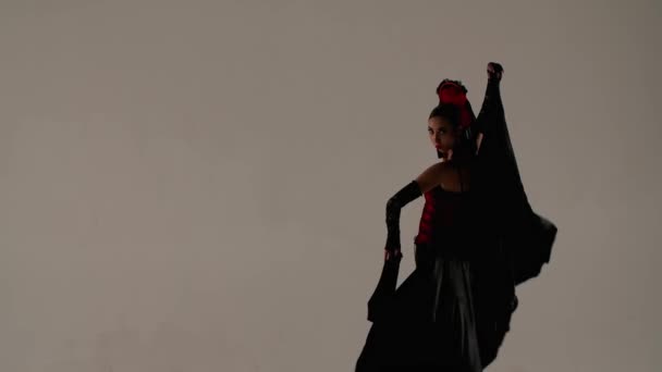 Coreografia Moderna Uma Dança Mulher Dançarina Dançando Fundo Branco Feminino — Vídeo de Stock