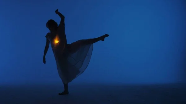 Concepto Contemporáneo Coreografía Experimental Bailarina Actuando Estudio Mujer Joven Bailando — Foto de Stock