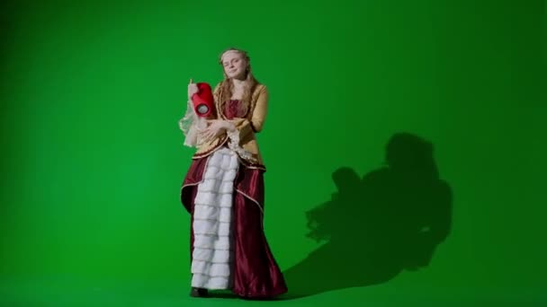 Історична Людина Сучасна Реклама Способу Життя Жінка Старовинному Вбранні Зеленому — стокове відео
