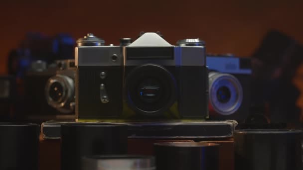 Retro Kamera Dengan Koleksi Lensa Desain Klasik Lensa Vintage Barang — Stok Video