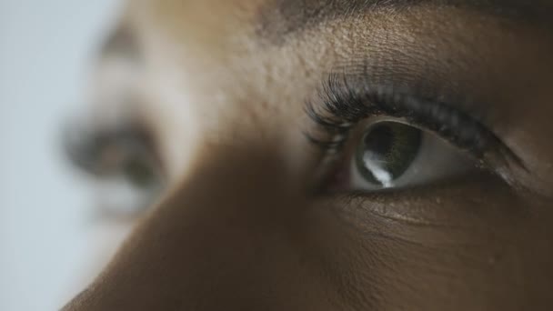 Концепция Офтальмологических Услуг Уходу Глазами Макро Снимок Женского Образцового Лица — стоковое видео
