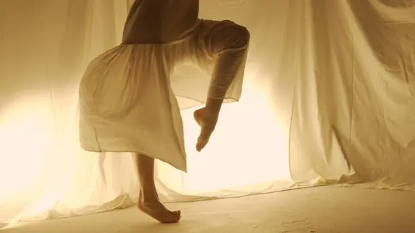 Concept Chorégraphie Expérimentale Contemporaine Silhouette Une Danseuse Studio Jeune Fille — Photo