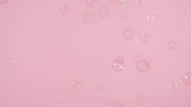 Мильні Бульбашки Рожевому Фоні — стокове відео